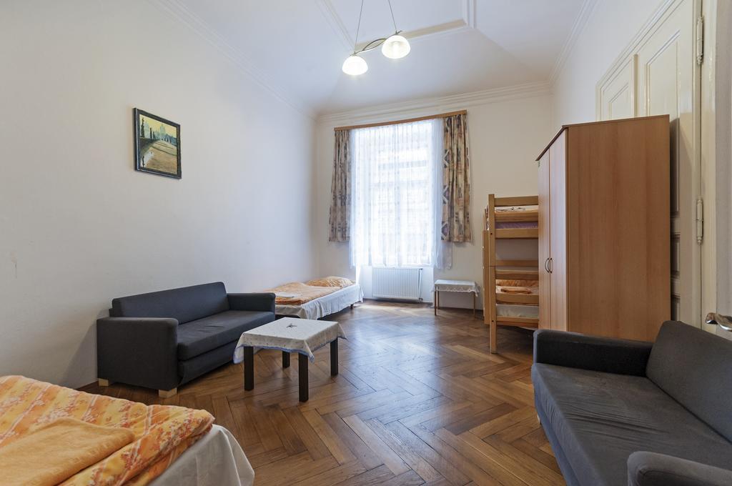 Gallery Hostel Прага Екстер'єр фото