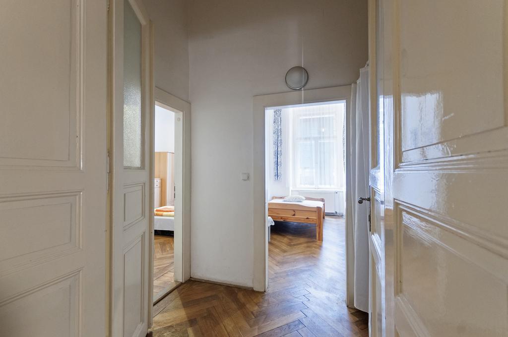 Gallery Hostel Прага Екстер'єр фото