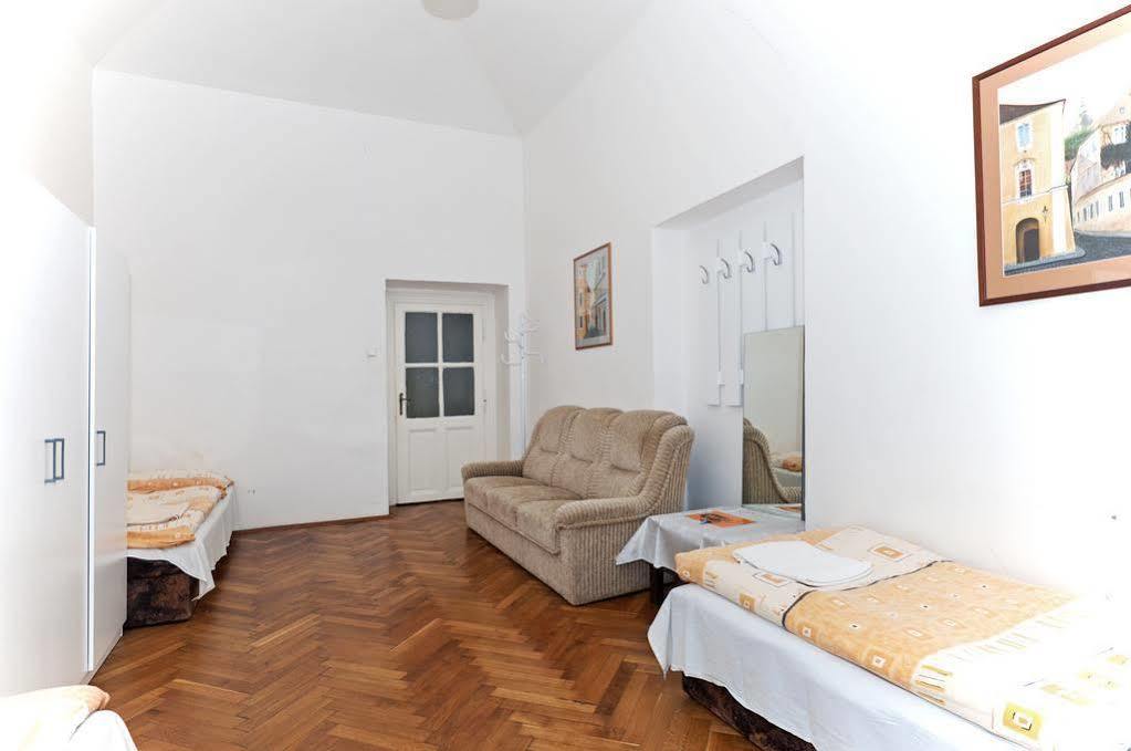 Gallery Hostel Прага Екстер'єр фото